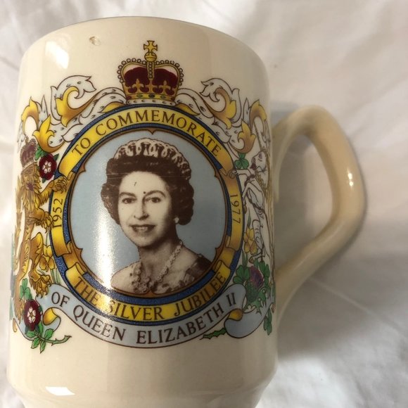 Vintage 1977 QEII Silver Jubilee Coffee Tea Mug - Picture 11 of 12
